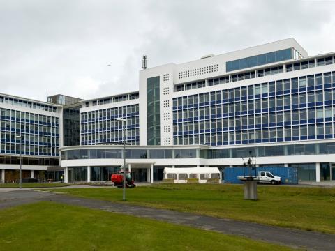 Byggingin Saga. Húsnæði Menntavísindasviðs.