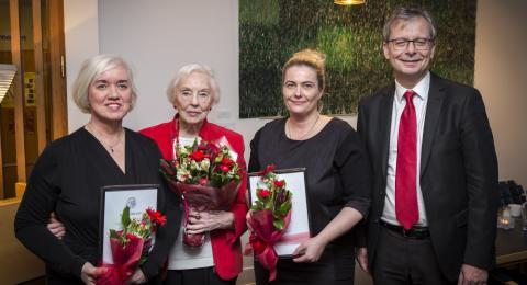Styrkhafarnir Jóna Ingibjörg Jónsdóttir og Guðrún Jónsdóttir ásamt stofnandi sjóðsins, Ingibjörgu R. Magnúsdóttur og Jóni Atla Benediktssyni, rektor Háskóla Íslands.