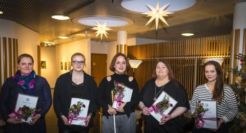 Styrkþegar við styrkveitingu í norræna húsinu.