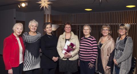 Frá afhendingu styrks í Norræna húsinu. Frá vinstri: Ingibjörg R. Magnúsdóttir hjúkrunarfræðingur, Ólöf Ásta Ólafsdóttir lektor, Þóra Steingrímsdóttir fæðingalæknir, Sigríður Sía Jónsdóttir ljósmóðir og syrkhafi, Marga Ingeborg Thome ljósmóðir, Guðfinna S. Ragnarsdóttir og Herdís Sveinsdóttir prófessor.