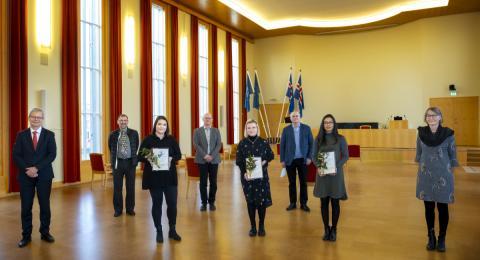 Styrkþegar ásamt stjórn sjóðsins og rektor Háskóla Íslands. Frá vinstri: Jón Atli Benediktsson rektor, Sveinbjörn Gizurarson prófessor, Helga Helgadóttir, styrkhafi og aðjunkt, Már Másson prófessor, Vivien Nagy, styrkhafi og doktorsnemi, Þorsteinn Loftsson prófessor, Manisha Prajapati, styrkhafi og doktorsnemi, og Elín Soffía Ólafsdóttir prófessor.