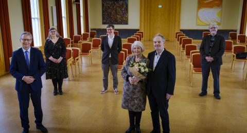 Frá undirritun stofnskrár hins nýja sjóðs. Frá vinstri: Jón Atli Benediktsson, Sigurveig H. Sigurðardóttir, Vilhjálmur Þorsteinsson, Sigrún Júlíusdóttir, Þorsteinn Vilhjálmsson og Einar H. Guðmundsson.