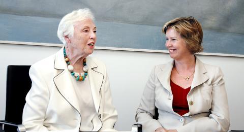 Ingibjörg R. Magnúsdóttir og Kristín Ingólfsdóttir, rektor Háskóla Íslands.