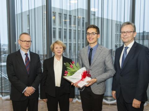 Hilmar Bragi Janusson, sviðsforseti verkfræði- og náttúruvísindasviðs, Vigdís Finnbogadóttir, Snorri Tómasson styrkhafi og Jón Atli Benediktsson, rektor Háskóla Íslands.