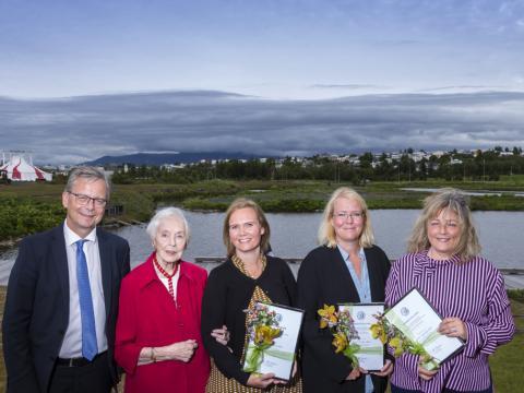 Styrkþegar ásamt Ingibjörgu R. Magnúsdóttur, stofnanda sjóðsins, og Jóni Atla Benediktssyni, rektor Háskóla Íslands. 