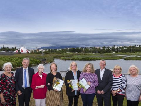 Styrkþegar ásamt Ingibjörgu R. Magnúsdóttur, stofnanda sjóðsins, Jóni Atla Benediktssyni, rektor Háskóla Íslands, og stjórn Rannsóknasjóðsins.