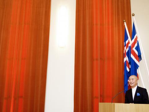 Toshizo Watanabe í pontu í hátíðarsal Háskóla Íslands