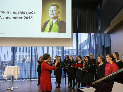 Kvennakór Háskóla Íslands undir stjórn Margrétar Bóasdóttur