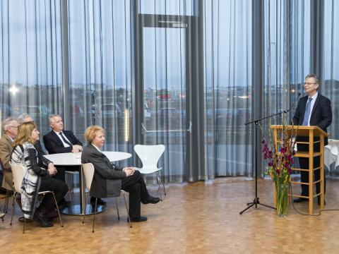 Jón Atli Benediktsson, rektor, frú Vigdís Finnbogadóttir ásamt stjórn sjóðsins.