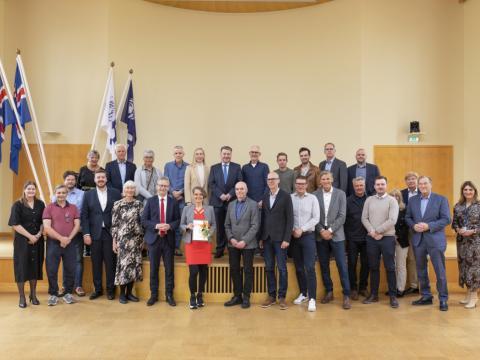 Fjöldi manns kom saman í Hátíðasal þegar viðurkenning var veitt úr Nýsköpunarsjóði dr. Þorsteins Inga Sigfússonar. Þeirra á meðal voru forystufólk Optitogs og stofnendur, stór hópur sem komið hefur að þróun hugmyndarinnar, fjölskylda Þorsteins Inga, rektor og stjórn sjóðsins