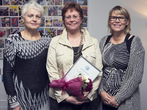 Sigríður Sía Jónsdóttir styrkhafi ásamt fulltrúm stjórnar, þeim Ólöfu Ástu Ólafsdóttur lektor og Herdísi Sveinsdóttur prófessor. 