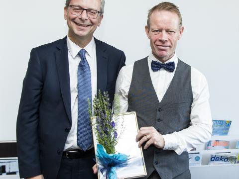Jón Atli Benediktsson, rektor Háskóla Íslands afhenti Stefáni Ólafssyni, styrkhafa og sjúkraþjálfara MTc, styrkinn við hátíðlega athöfn í Norræna húsinu.