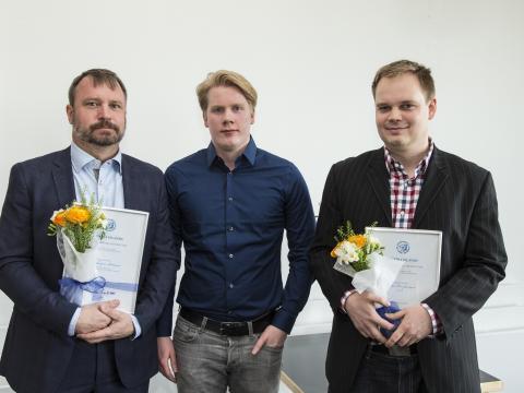 Frá vinstri: Styrkhafinn Sigurbergur Kárason, yfirlæknir á svæfinga- og gjörgæsludeild Landspítala, Kristinn A. Magnússon læknanemi, og Húnbogi Þorsteinsson, læknir í sérnámi í bæklunarskurðlækningum en hann tók við styrknum fyrir hönd Eyþórs Arnar Jónssonar, sem stundar sérnám í bæklunarlækningum í Svíþjóð.