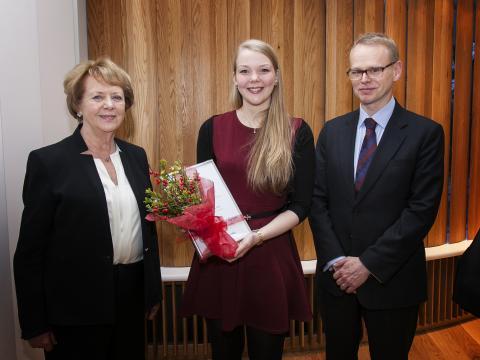 Frú Vigdís Finnbogadóttir, Herbjörg Andrésdóttir styrkhafi og Hilmar Bragi Janusson, forseti Verkfræði- og náttúruvísindasviðs Háskóla Íslands.