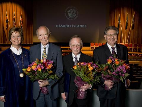 Kristín Ingólfsdóttir, rektor Háskóla Íslands, Søren Langvad, Sigurður Líndal og Jónatan Þórmundsson.