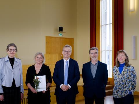 Frá úthlutun styrksins í Hátíðasal í gær. Frá vinstri: Jóhanna Einarsdóttir. Sigríður Ólafsdóttir, Jón Atli Benediktsson, Samúel Lefever og Daisy Neijman.