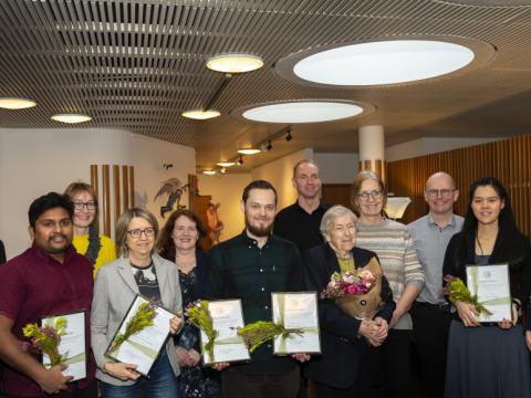 Styrkþegar og fulltrúar þeirra við afhendingu viðurkenninganna í Norræna húsinu ásamt rektor Háskóla Íslands, stjórn sjóðsins og Margaret og Guðrúnu Scheving Thorsteinsson.