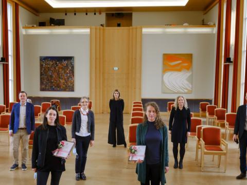 Frá afhendingu styrkjanna í Hátíðasal á dögunum. Frá vinstri: Sigurður S. Snorrason, Einar Örn Sveinbjörnsson, Kristbjörg Anna Þórarinsdóttir, Árný Erla Sveinbjörnsdóttir, Helga Brá Árnadóttir, Susanne Claudia Möckel, Anna Dóra Sæþórsdóttir, Sigurður Magnús Garðarsson og Jón Atli Benediktsson.
