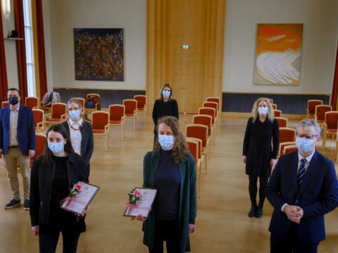 Frá afhendingu styrkjanna í Hátíðasal á dögunum. Frá vinstri: Sigurður S. Snorrason, Einar Örn Sveinbjörnsson, Kristbjörg Anna Þórarinsdóttir, Árný Erla Sveinbjörnsdóttir, Helga Brá Árnadóttir, Susanne Claudia Möckel, Anna Dóra Sæþórsdóttir, Sigurður Magnús Garðarsson og Jón Atli Benediktsson. 