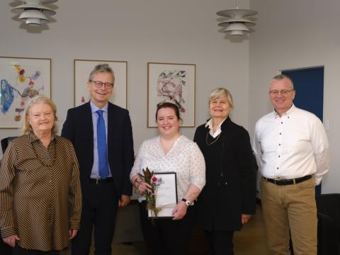 Styrkhafi ásamt rektor, leiðbeinanda sínum og hluta af stjórn sjóðsins. Frá vinstri: Jóhanna Bernharðsdóttir, Jón Atli Benediktsson, Arna Garðarsdóttir, Sóley Sesselja Bender og Stefán Bragi Bjarnason. 