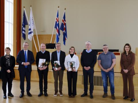 Frá vinstri: Vigdís Pétursdóttir, stjórnarmaður, Jón Atli Benediktsson rektor HÍ, Halldór Jónsson jr., styrkhafi, Magnús Gottfreðsson, styrkhafi, Tinna Reynisdóttir, tók við f.h. Söru Þallar Halldórsdóttur, styrkhafa, Þorvaldur Ingvarsson, formaður stjórnar, Þórarinn Guðjónsson, forseti læknadeildar HÍ, og Hel