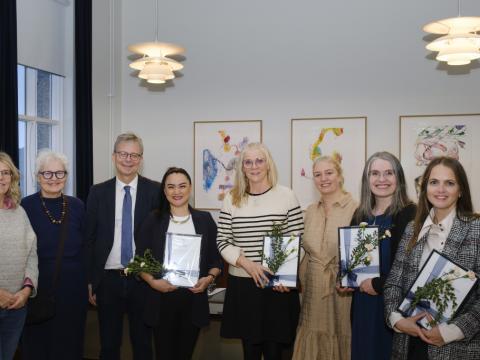 Styrkþegar ásamt rektor og fulltrúum í stjórn sjóðsins. Frá vinstri: Herdís Sveinsdóttir, Ólöf Ásta Ólafsdóttir, Jón Atli Benediktsson, Edythe Laquindanum Mangindin, Valgerður Lísa Sigurðardóttir, Emma Marie Swift, Berglind Hálfdánsdóttir og Embla Ýr Guðmundsdóttir.
