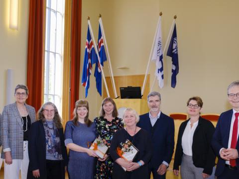 Frá afhendingu styrkjanna í Hátíðasal. Frá vinstri: Helga Brá Árnadóttir, Jóhanna Einarsdóttir, Ólöf Garðarsdóttir, Rakel Edda Guðmundsdóttir, Daisy Neijmann, Skúlína Hlíf Kjartansdóttir, Samúel Lefever, Kolbrún Pálsdóttir og Jón Atli Benediktsson.