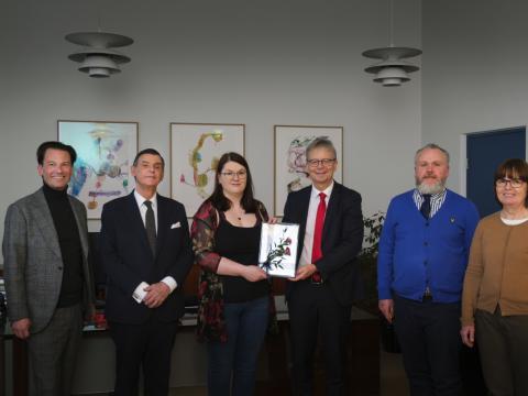 Styrkhafi ásamt rektor, stjórn sjóðsins og framkvæmdastjóra hans. Frá vinstri: Frank Óskar Pitt, David Pitt, Steinunn Rut Friðriksdóttir, Jón Atli Benediktsson, Ari Karlsson og Ebba Þóra Hvannberg.