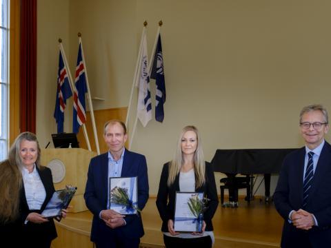 María Sigurðardóttir, Halldór Jónsson jr. og Lotta María Ellingsen tóku við styrkjunum úr hendi Jóns Atla Benediktssonar rektors í Hátíðasal Háskóla Íslands í upphafi vikunnar.