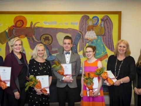 Styrkþegar ásamt forseta Menntavísindasviðs og rektor Háskóla Íslands. Frá vinstri: Jóhanna Einarsdóttir, forseti Menntavísindasvið og formaður sjóðsins, Eygló Rúnarsdóttir, Ragný Þóra Guðjohnsen, Eva Harðardóttir, Hákon Sæberg, Ásthildur Bjarney Snorradóttir, Bergrós Ólafsdóttir, og Jón Atli Benediktsson, rektor Háskóla Íslands.