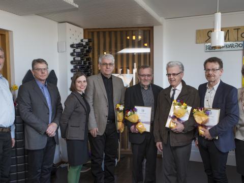 Stjórn Styrktarsjóðs Áslaugar Hafliðadóttur, styrkhafar og rektor Háskóla Íslands. Frá vinstri: Viðar Guðmundsson, Börkur Hansen, Katrín Jakobsdóttir, Kristján Jóhann Jónsson, Höskuldur Þráinsson, Jón G. Friðjónsson, Eiríkur Rögnvaldsson og Kristín Ingólfsdóttir.