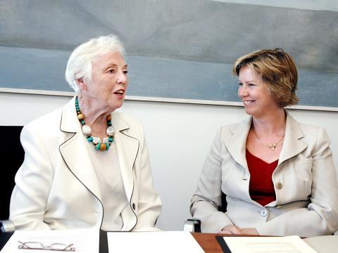 Ingibjörg R. Magnúsdóttir og Kristín Ingólfsdóttir, rektor Háskóla Íslands.
