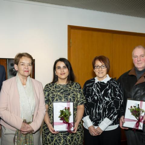 Frá afhendingu styrkjanna í Norræna húsinu. Frá vinstri: Jón Atli Benediktsson, rektor Háskóla Íslands, Helga Eysteinsdóttir, fulltrúi Blindravinafélagsins í stjórn Þórsteinssjóðs, Eliona Gjecaj, doktorsnemi í fötlunarfræði, Rannveig Traustadóttir, prófessor og formaður stjórnar Þórsteinssjóðs, Jón Reynir Sigurðsson tók við styrknum fyrir hönd dóttur sinnar, Sigríðar Hlínar Jónsdóttur M.Ed.-nema, og María Dóra Björnsdóttir, deildarstjóri Náms- og starfsráðgjafar HÍ og stjórnarmaður í Þórsteinssjóði.