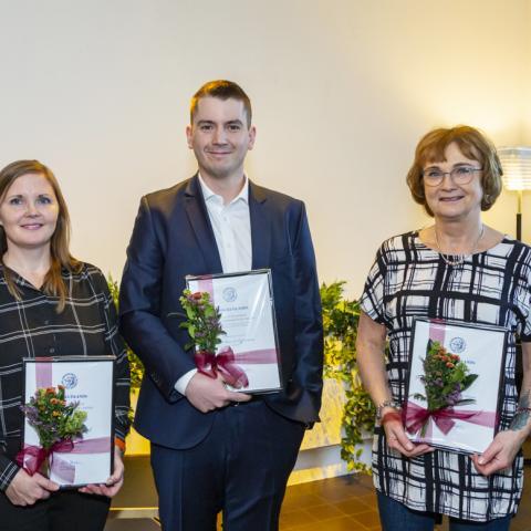 Verðlaunahafar og fulltrúar þeirra við úthlutun í Norræna húsinu í gær. Frá vinstri: Sigríður Júlía Quirk, Elías Sæbjörn Eyþórsson og Deborah Olafsson, sem tók við viðurkenningunni fyrir hönd sonar síns, Samúels Sigurðssonar. 