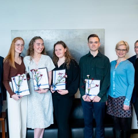 Styrkþegar ásamt rektor og forseta og varaforseta Læknadeildar. Frá vinstri: Jón Atli Benediktsson, Ágústa Eyjólfsdóttir, Katrín Hólmgrímsdóttir, Birta Rakel Óskarsdóttir, Bjarki Leó Snorrason, Sædís Sævarsdóttir og Þórarinn Guðjónsson. 