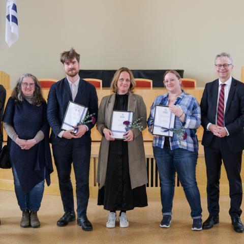 Styrkþegar ásamt rektor Háskóla Íslands, forseta Hugvísindasviðs og gestum við úthlutun styrkjanna.