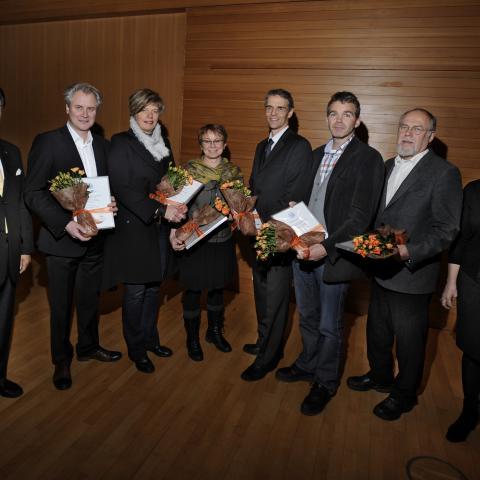 Hópmynd af styrkhöfum við úthlutun.