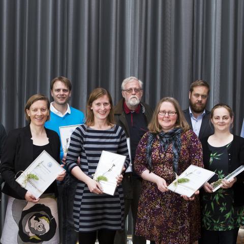 Styrkhafar og fulltrúar þeirra við úthlutun styrkjanna á Háskólatorgi.