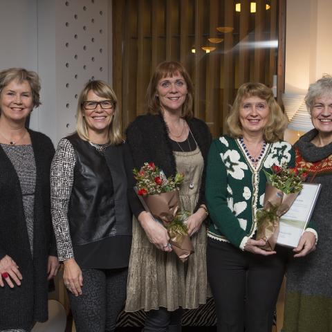 Kristín Ingólfsdóttir, rektor Háskóla Íslands, Herdís Sveinsdóttir prófessor og stjórnarmaður, Valgerður Lísa Sigurðardóttir, ljósmóðir og styrkhafi, Ingibjörg Eiríksdóttir, ljósmóðir og styrkhafi, og Ólöf Ásta Ólafsdóttir, prófessor og formaður stjórnar.