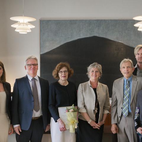 rá úthlutun úr Sjóði Selmu og Kays Langvads. Á myndinni eru frá vinstri: Helga Brá Árnadóttir, umsjónarmaður Styrktarsjóða Háskóla Íslands, Hafliði P. Gíslason prófessor, Guðrún Helga Agnarsdóttir, Kristín Ingólfsdóttir, rekor Háskóla Íslands, Kjartan Langvad, Mikkel og Linnea Langvad.