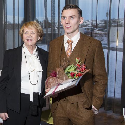 Frú Vigdís Finnbogadóttir og Ingimar Jóhannsson styrkhafi.