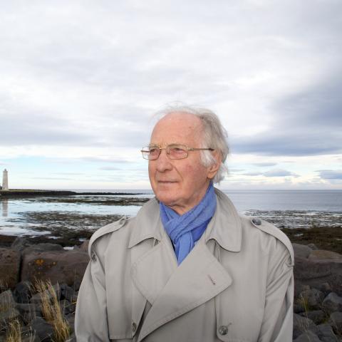 Erlendur Haraldsson, prófessor emeritus, stofnaði Styrktarsjóð Erlendar Haraldsson við Háskóla Íslands árið 2007 og heyrir sjóðurinn undir Styrktarsjóði HÍ.
