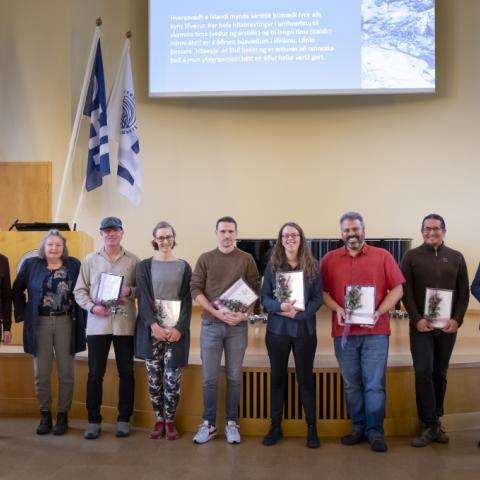 Styrkþegar ásamt rektor, stjórn Eggertssjóðs og gestum við athöfnina.