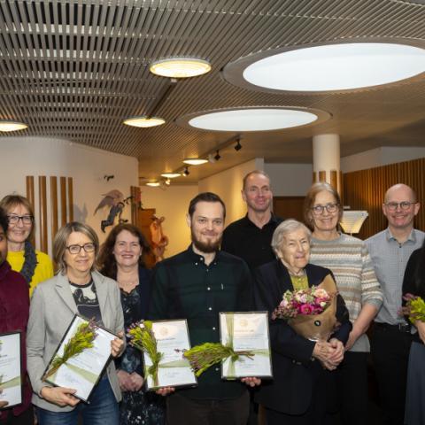 Styrkþegar og fulltrúar þeirra við afhendingu viðurkenninganna í Norræna húsinu ásamt rektor Háskóla Íslands, stjórn sjóðsins og Margaret og Guðrúnu Scheving Thorsteinsson.