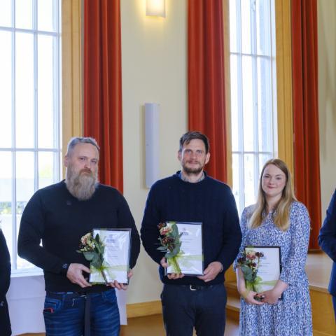 Styrkþegar og fulltrúar þeirra ásamt rektor og forseta Hugvísindasviðs.