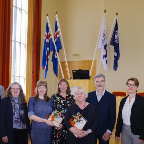 Frá afhendingu styrkjanna í Hátíðasal. Frá vinstri: Helga Brá Árnadóttir, Jóhanna Einarsdóttir, Ólöf Garðarsdóttir, Rakel Edda Guðmundsdóttir, Daisy Neijmann, Skúlína Hlíf Kjartansdóttir, Samúel Lefever, Kolbrún Pálsdóttir og Jón Atli Benediktsson.
