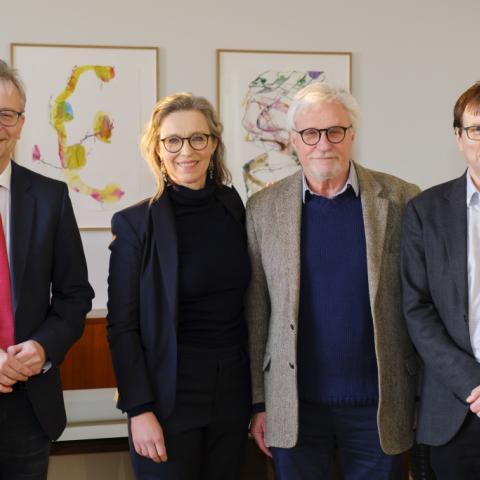 Stjórn sjóðsins ásamt rektor. Frá vinstri: Jón Atli Benediktsson, Ragnheiður Kristjánsdóttir, Kristján Árnason og Guðmundur Hálfdánarson. 