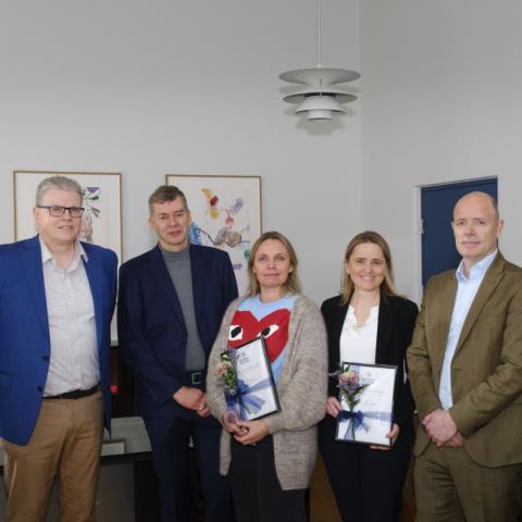 Fulltrúar styrkþega ásamt fulltrúum úr stjórn sjóðsins og rektor HÍ og forseta Verkfræði- og náttúruvísindasviðs. Frá vinstri: Sigurður Magnús Garðarsson, forseti Verkfræði- og náttúruvísindasviðs, Sverrir Örn Þorvaldsson, stjórnarmaður, Röngvaldur Möller stjórnarmaður, Anna Ben Blöndal, móðir Hallgríms, Silja Rún Guðmunsdóttir, móðir Hildar, Haraldur Hallgrímsson, faðir Hallgríms, og Jón Atli Benediktsson, rektor Háskóla Íslands.