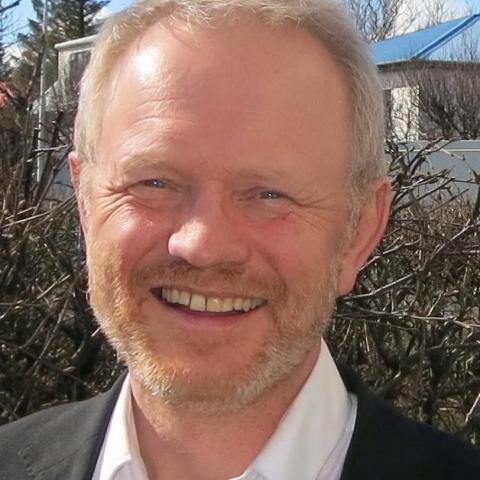 Bjarni Karlsson, prestur við Haf - sálgæslu- og sálfræðiþjónustu, hefur hlotið styrk úr Starfssjóði Guðfræðistofnunar Háskóla Íslands til að bregðast við athugasemdum andmælenda við doktorsritgerð sem hann mun verja nú í vor.