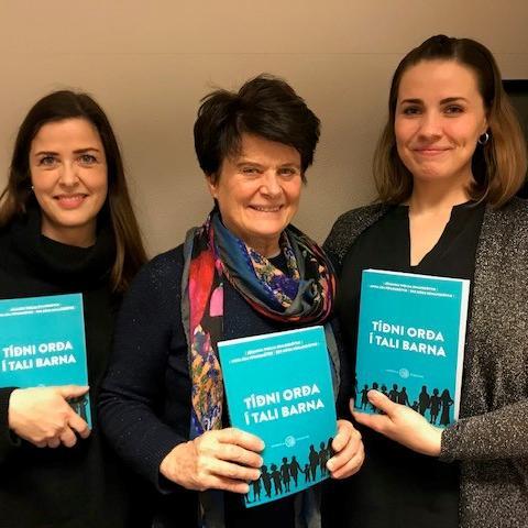 Íris Dögg Rúnarsdóttir, MS í talmeinafræði, Jóhanna Thelma Einarsdóttir, dósent í talmeinafræði við Heilbrigðisvísindasvið og Menntavísindasvið, og Anna Lísa Pétursdóttir, MS í talmeinafræði, með bókina nýju.